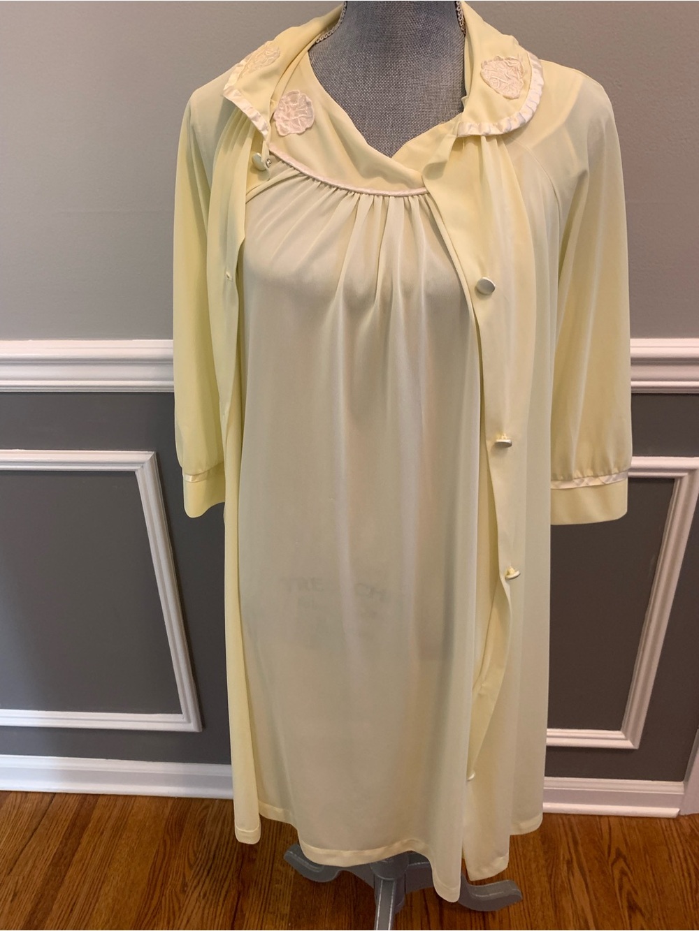 Vintage Arostocraft Nightgown & Robe Set Yellow Satin Size Medium (read)